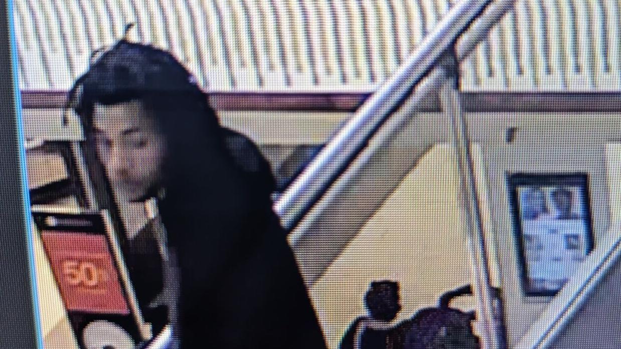 Crime Stoppers: Good pictures of man police say stole card in mall lot